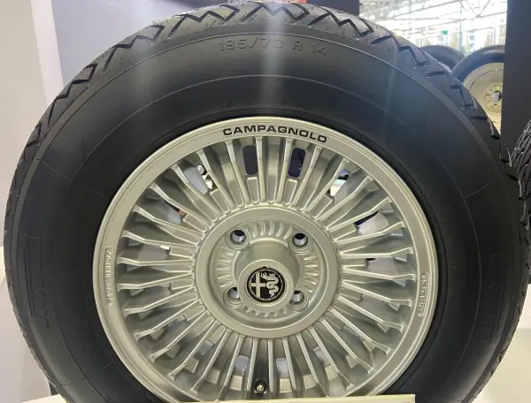 Alfa Romeo Montreal Tyres - Classic Montreal Wheel with 195/70VR14 PIRELLI CINTURATO CN36 Tyres