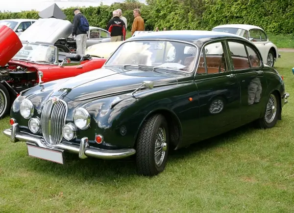 1968 Jaguar 240 Tyres