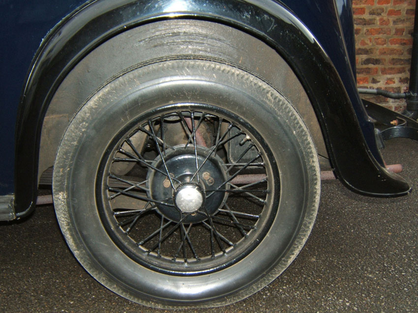 Austin 7 Ruby 450x17 Tyre