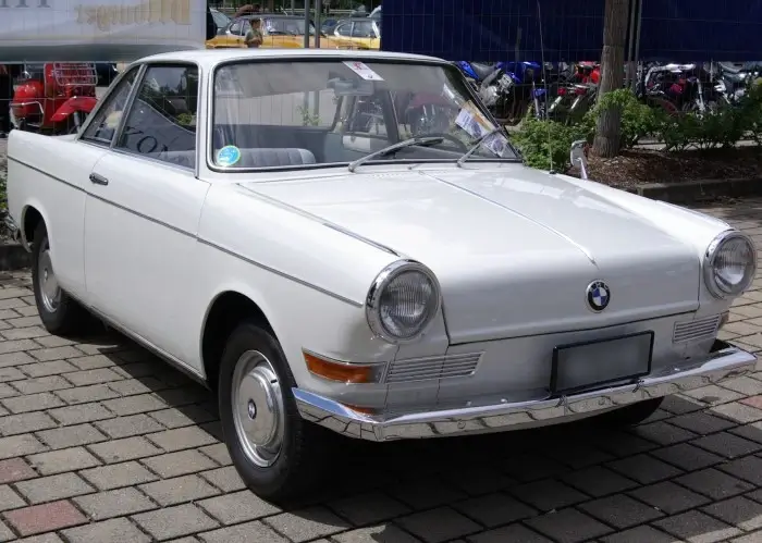 BMW 700 Tyres