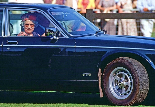 Click to enlarge 1991 Daimler Double Six on PIRELLI P5 Tyres - Approved by the Queen