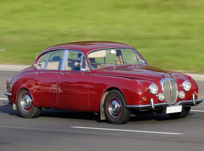 Daimler 250 V8
