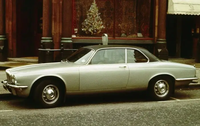 Click to enlarge Daimler XJ6 Sovereign S2 (Pillarless Coupe)