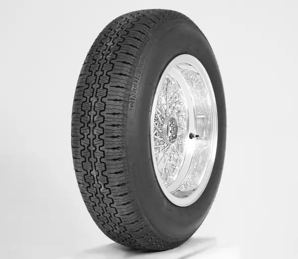 Click to enlarge Ferrari 250 GT/L Borrani Wheel on 185 VR 15 PIRELLI CINTURATO CA67 Tyres