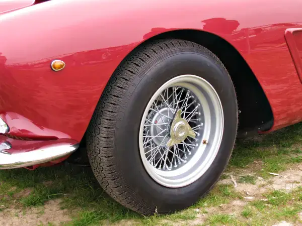 Click to enlarge 250 GT SWB on 185 VR 15 CA67 Tyres and Borrani Wire Wheels