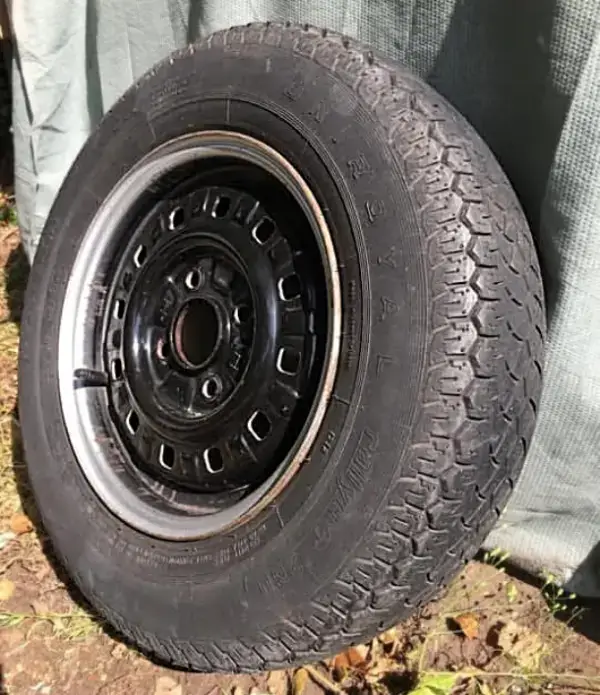 1989 Ford Sierra Ghia 4x4 Estate wheel on factory-fitted Uniroyal Tyres