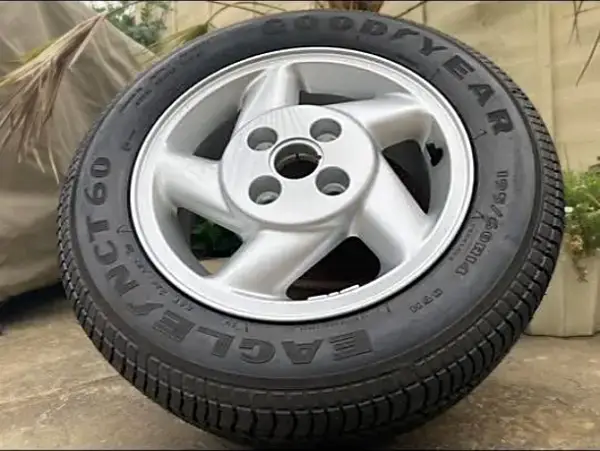 1992 Ford Sierra GLS wheel on factory-fitted Goodyear Eagle NCT 60 Tyre
