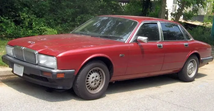 Jaguar XJ40