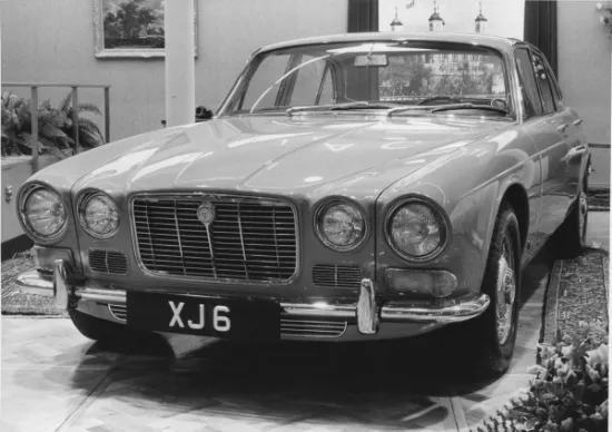Click to enlarge Jaguar XJ6 Tyres - Jaguar XJ6 on Dunlop Aquajet Tyres