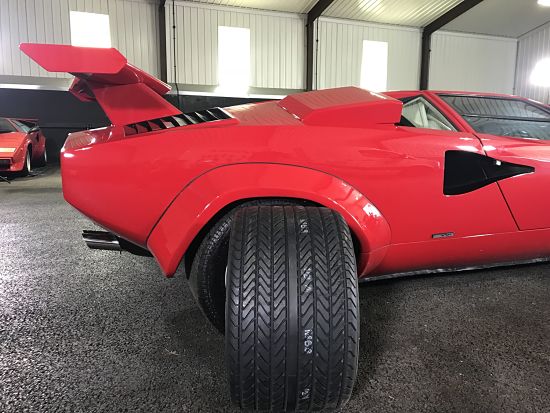 Lamborghini Countach Pirelli P7