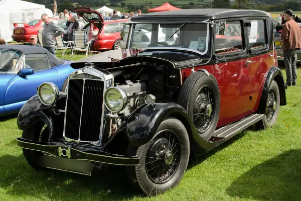 Lanchester 15-18 Light Saloon