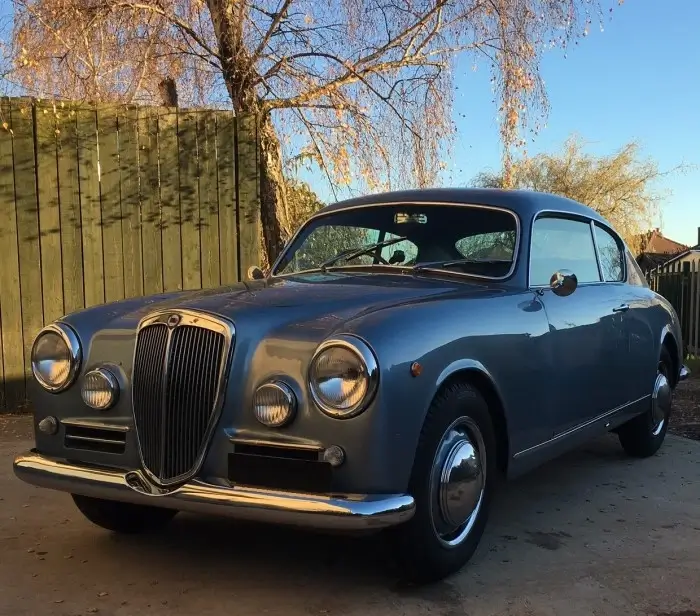 1957 Lancia Aurelia Series 4 on PIRELLI CINTURATO 165HR400 CA67 Tyres