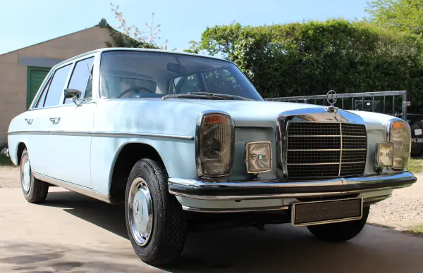 Mercedes-Benz 220 W115