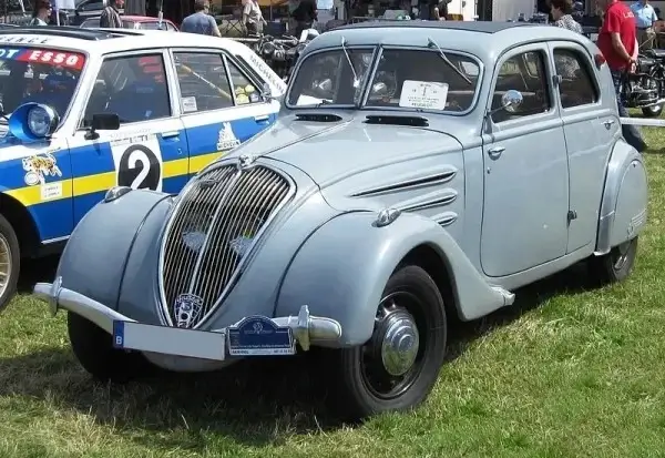 Peugeot 302