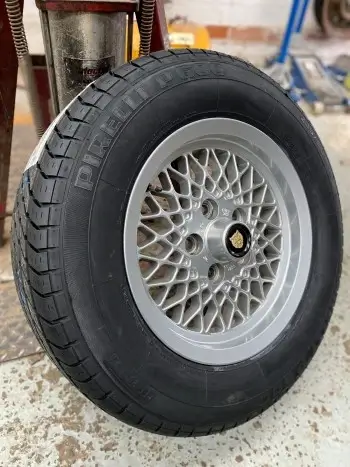 235/60 VR 15 Pirelli P600
