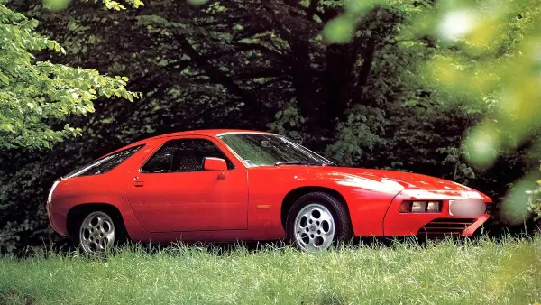 Porsche 928 on Pirelli P7 tyres