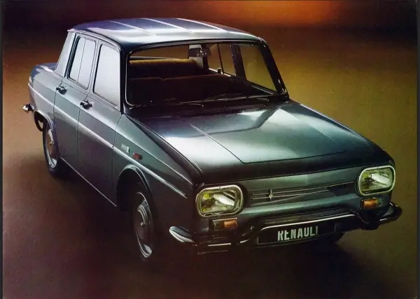 Click to enlarge 1968 Renault 10 Brochure Photograph (135 380 tyres)