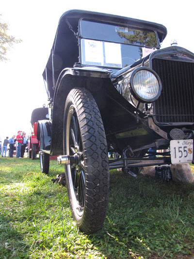 Model T Ford on 30x3 1/2 Tyres