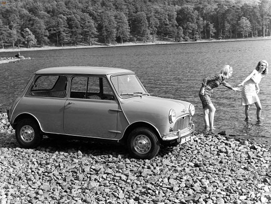 Classic Mini on 10 Inch Dunlop Tyres