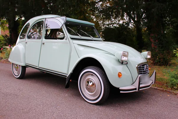 Click to enlarge 125 R380 Tyres - Michelin X White Wall Tyres on a Citroen 2CV